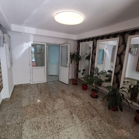 Holidays Inn Studio Бухарест Экстерьер фото