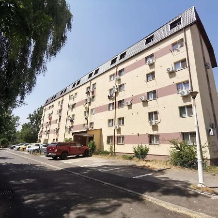 Holidays Inn Studio Бухарест Экстерьер фото