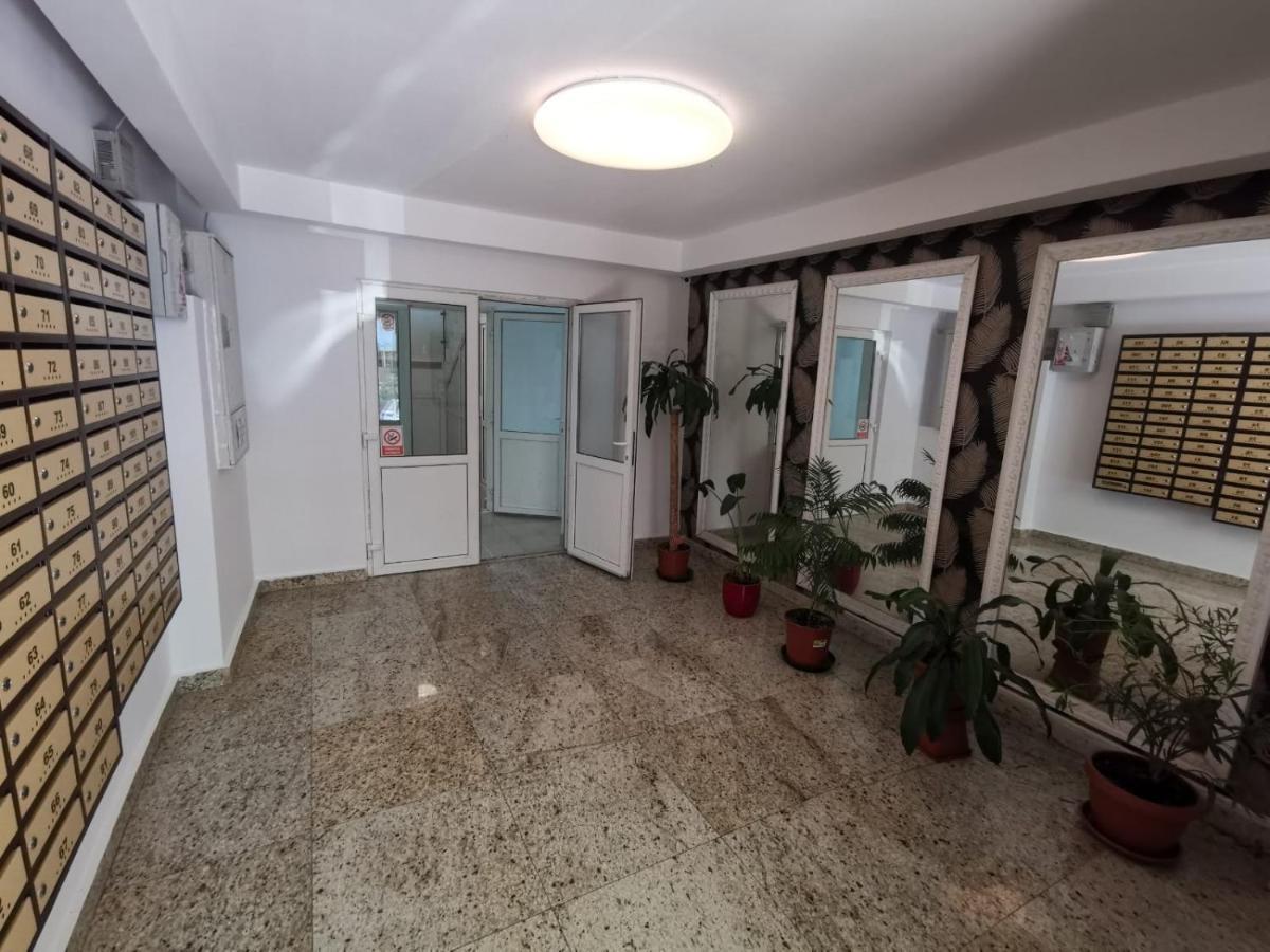 Holidays Inn Studio Бухарест Экстерьер фото