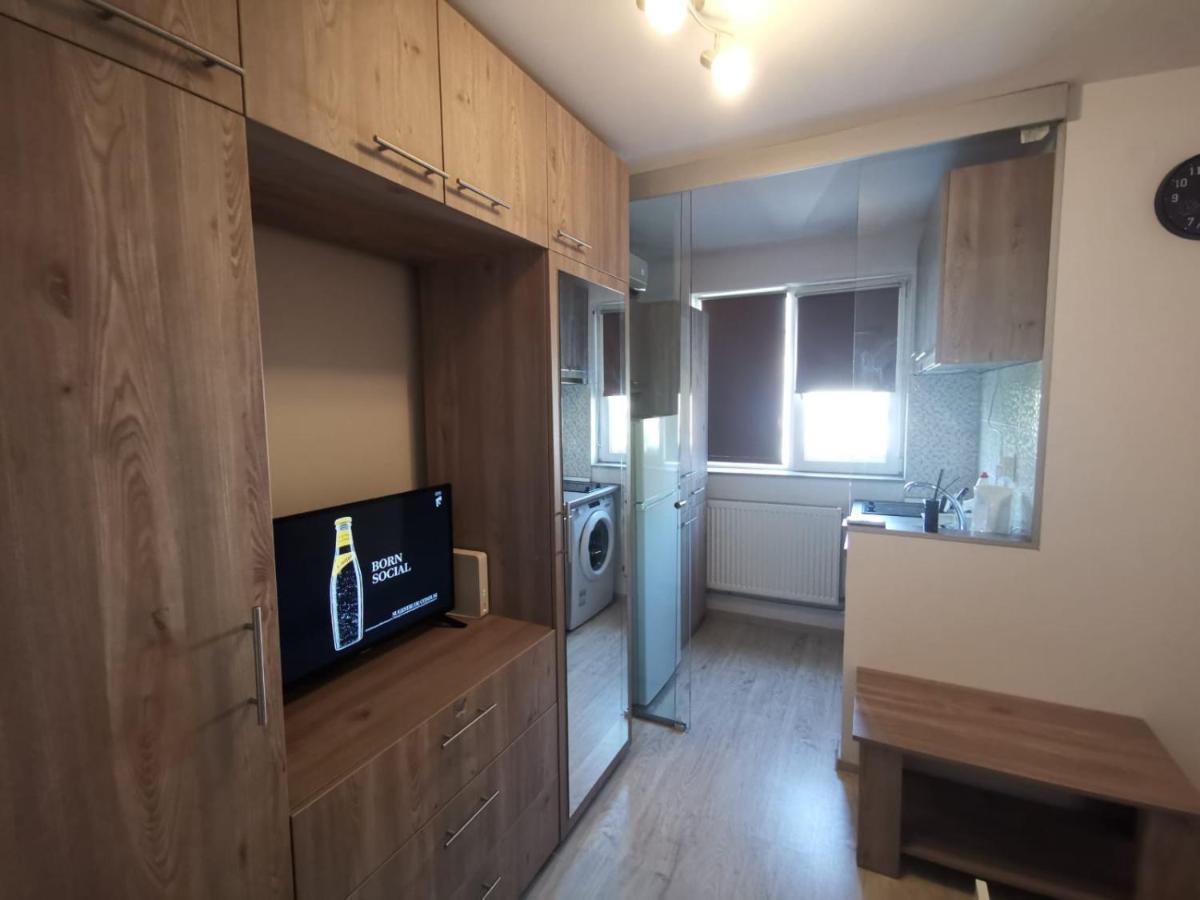 Holidays Inn Studio Бухарест Экстерьер фото