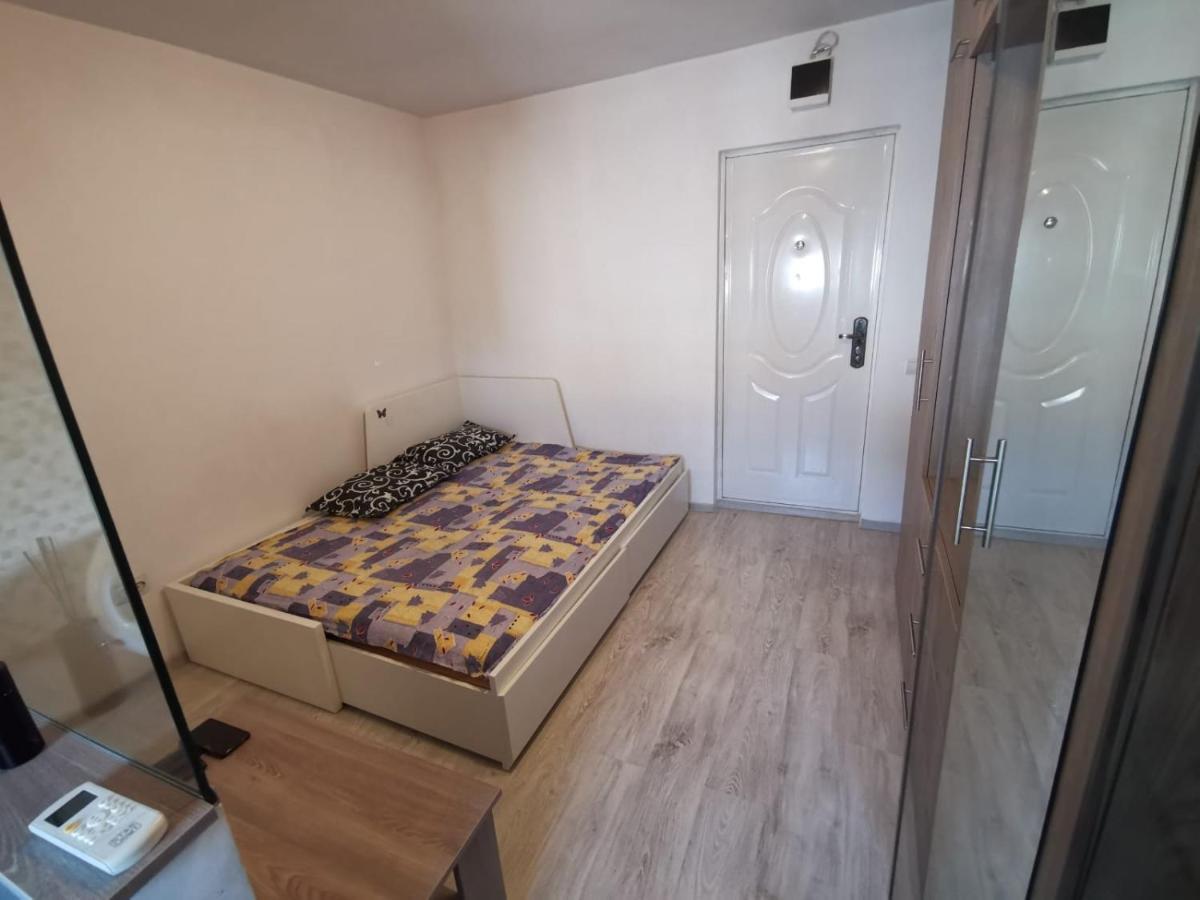 Holidays Inn Studio Бухарест Экстерьер фото