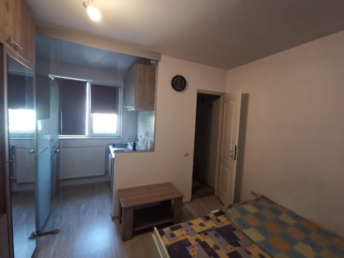 Holidays Inn Studio Бухарест Экстерьер фото