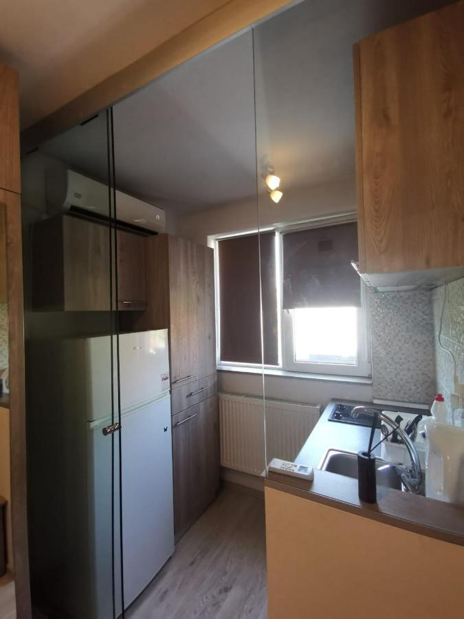 Holidays Inn Studio Бухарест Экстерьер фото