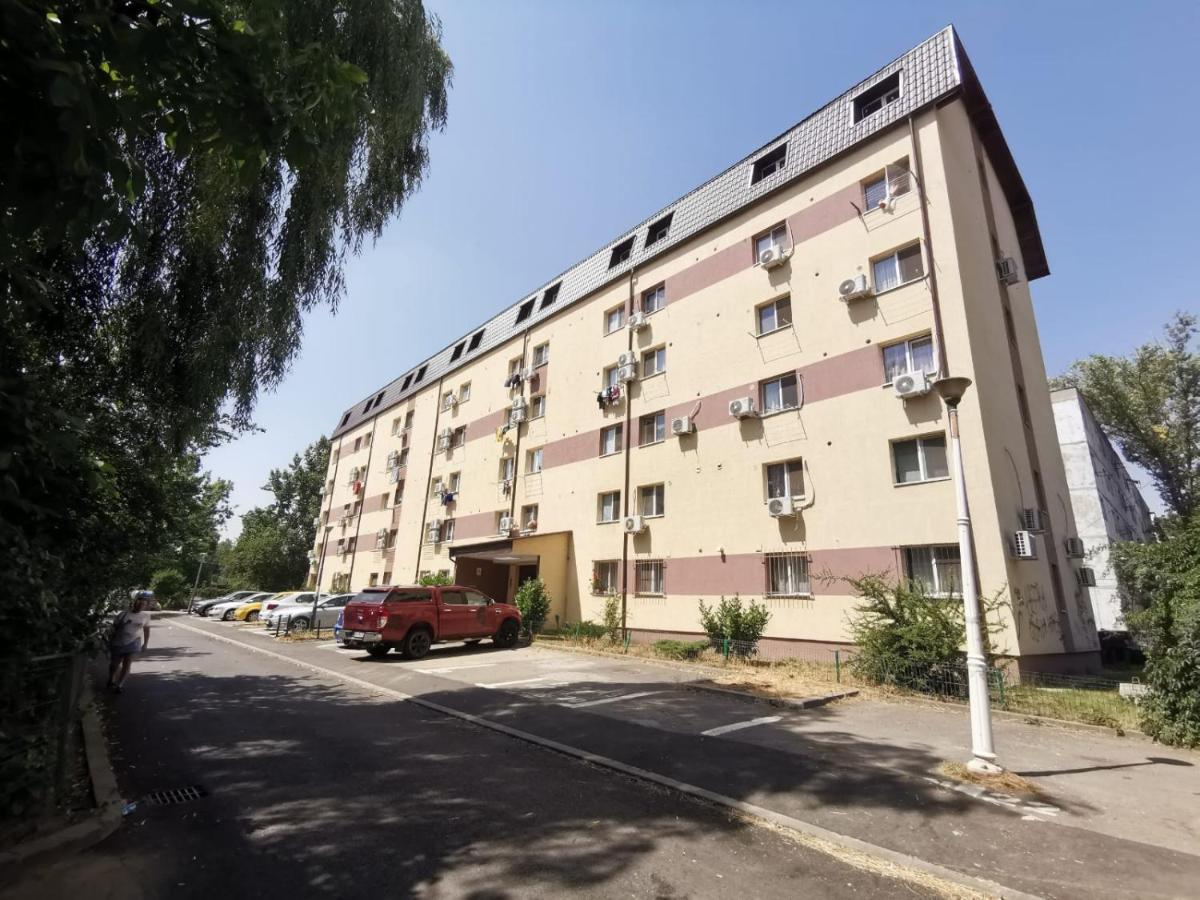 Holidays Inn Studio Бухарест Экстерьер фото